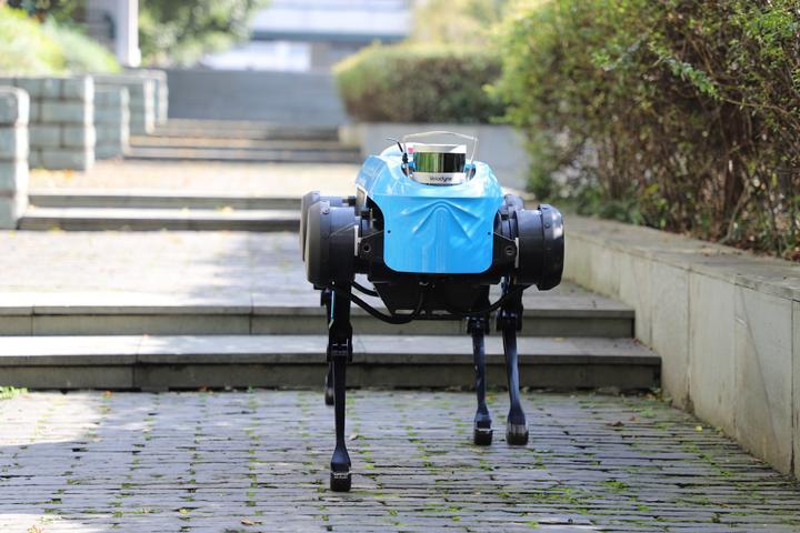 新闻详情  a- a   目前,国内外不少团队都在研发自己的四足机器人产品